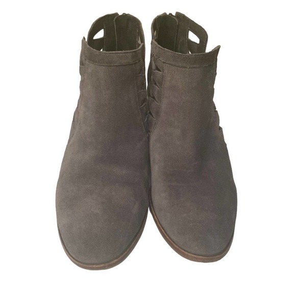 Vince Camuto Peera Cutout Ankle Bootie Boots Suede Leather Graystone Size 8.5M - Picture 2 of 7